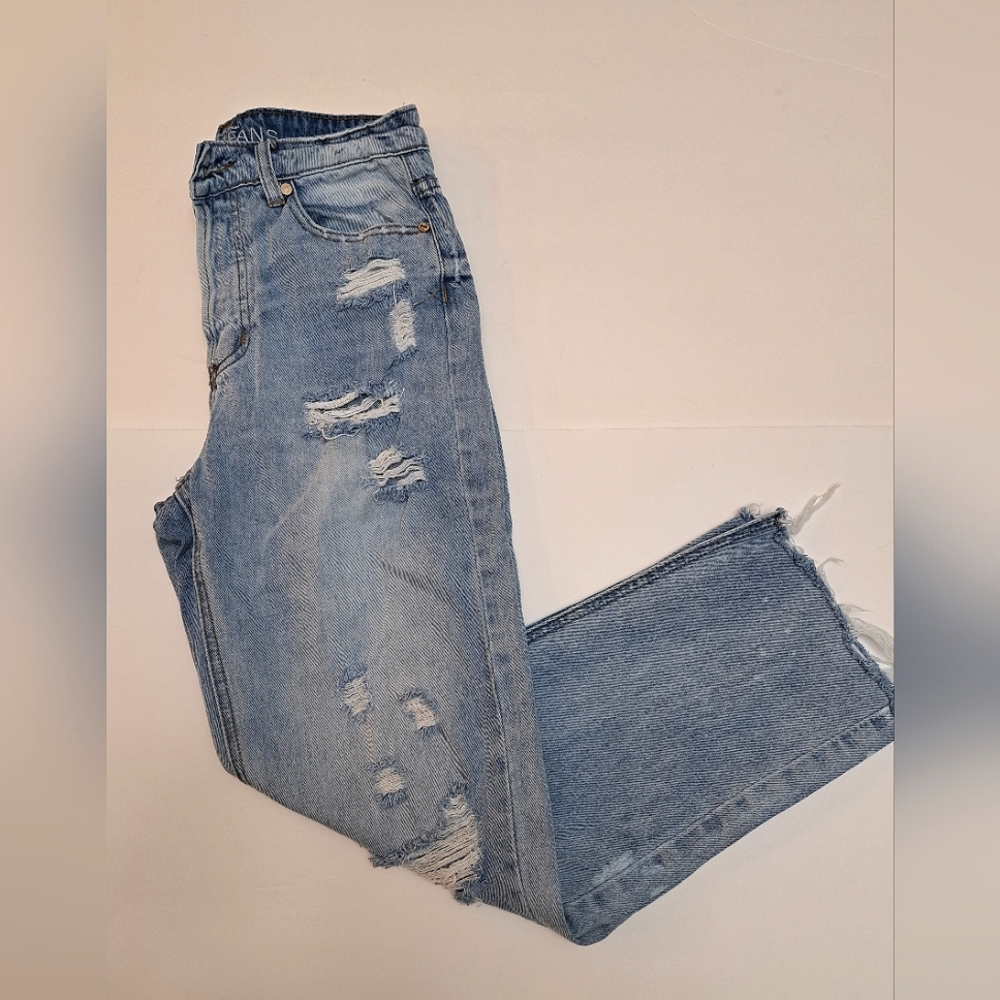 GoGo jeans distressed light wash jeans with frayed hemline.Size 3. A-3.